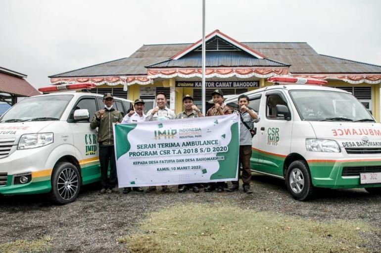IMIP Salurkan Bantuan 2 Ambulans untuk Desa di Bahodopi